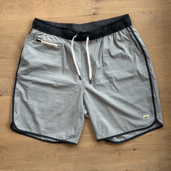 Men’s Vuori Shorts with Drawstring - Picture 1 of 5